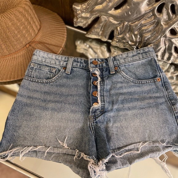 Lucky Brand Pants - LUCKY BRAND Lucky Pins Distressed Medium Wash Denim Shorts EUC Sz 6/28